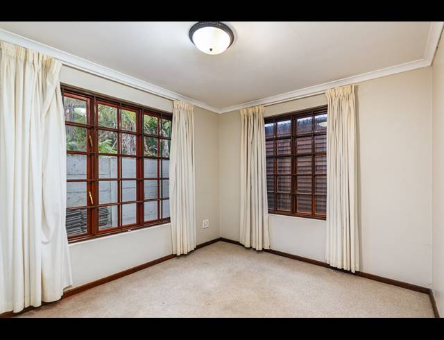4 BEDROOM HOUSE FOR SALE IN BLOUBERG SANDS